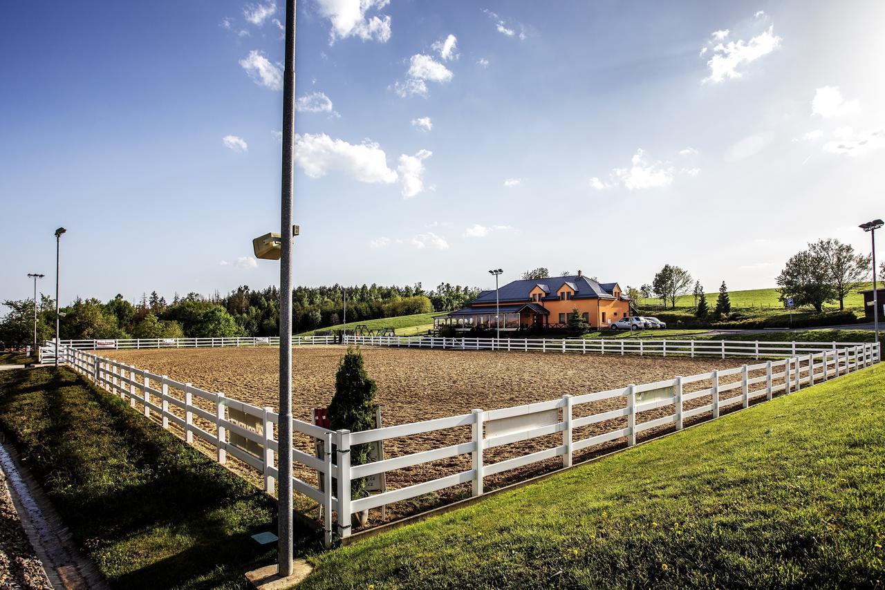 Hotel Horse Riding - Jezdecky Areal Trsice Екстер'єр фото