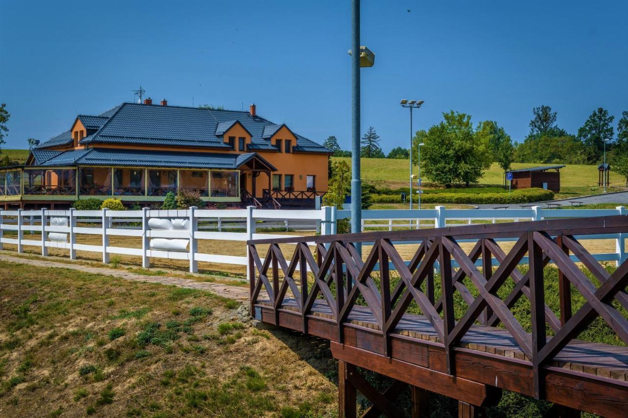 Hotel Horse Riding - Jezdecky Areal Trsice Екстер'єр фото